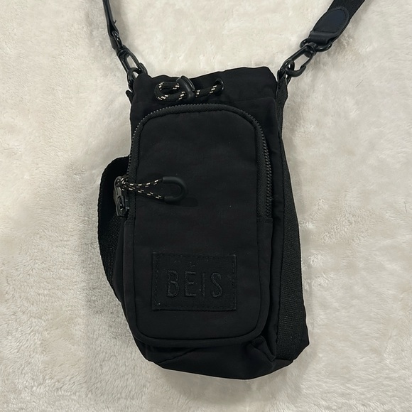 Beis “The Water Bottle Sling” in Black - Picture 2 of 3